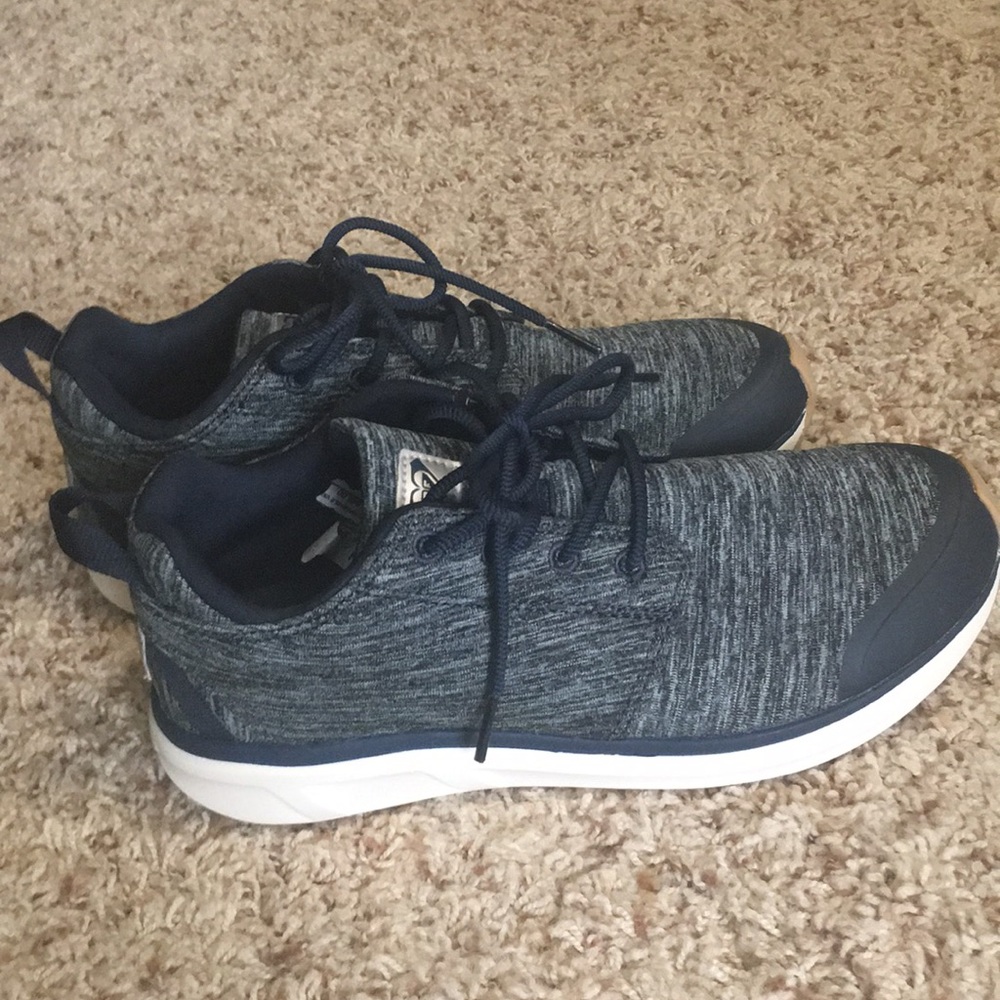 Roxy sneakers